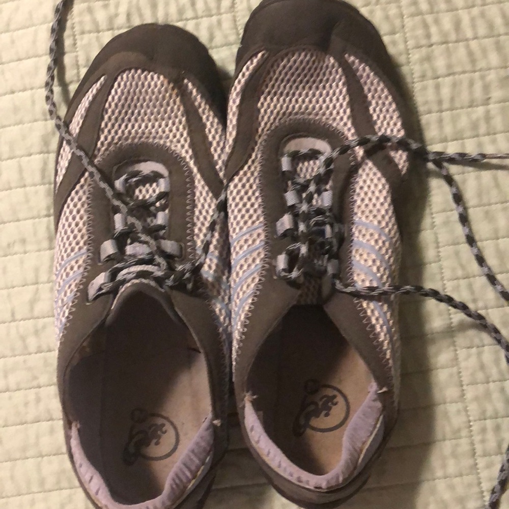 Durable water resistant shoes worn once